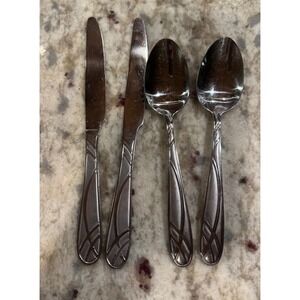 4 piece Pfaltzgraff Hoopla Frost Stainless Flatware knife and spoon
